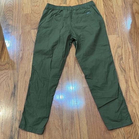 Eddie Bauer Green Men’s Pants 34 x 30 pockets stretch waist - Picture 3 of 13